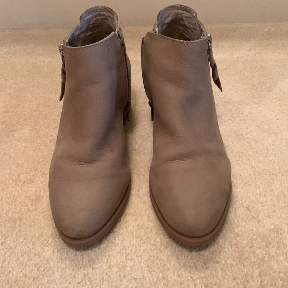 Steve Madden Taupe ankle bootie